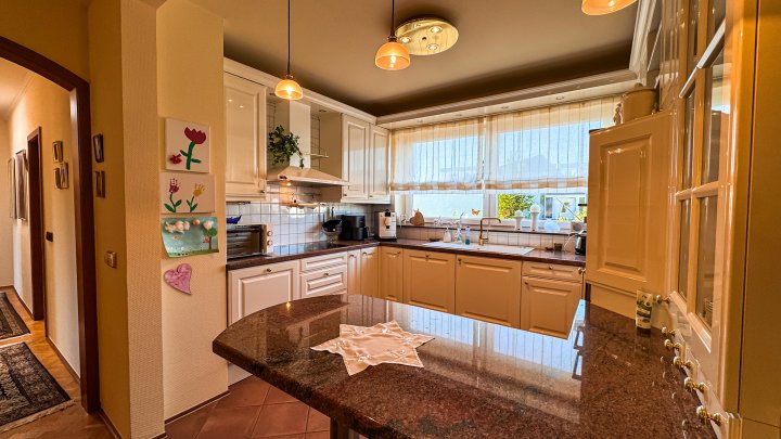 WOHNIDYLLE - Traumhaftes Einfamilienhaus mit ELW und Garage in bester Stadtlage von Zweibrücken