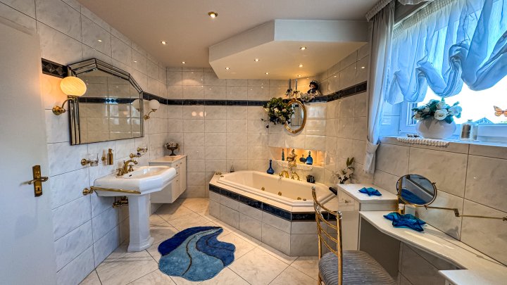 WOHNIDYLLE - Traumhaftes Einfamilienhaus mit ELW und Garage in bester Stadtlage von Zweibrücken