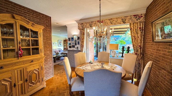 WOHNIDYLLE - Traumhaftes Einfamilienhaus mit ELW und Garage in bester Stadtlage von Zweibrücken