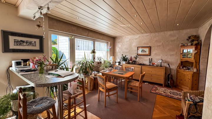 GRÜNOASE - Doppelhaushälfte mit Garage/Balkone und großem Garten in Zweibrücken-Mörsbach