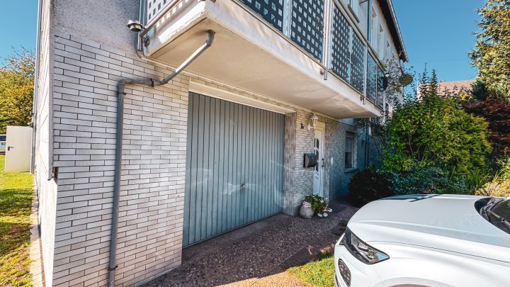 GRÜNOASE - Doppelhaushälfte mit Garage/Balkone und großem Garten in Zweibrücken-Mörsbach