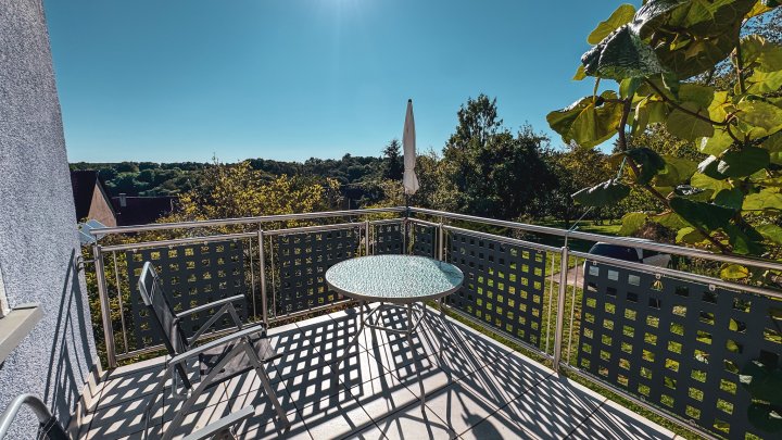 GRÜNOASE - Doppelhaushälfte mit Garage/Balkone und großem Garten in Zweibrücken-Mörsbach