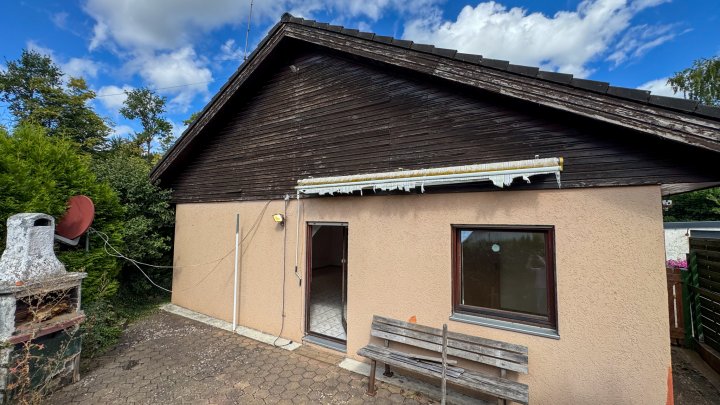 WOHNEN IN IXHEIM - Freistehendes Einfamilienhaus mit Garage und Terrasse in 66482 Zweibrücken