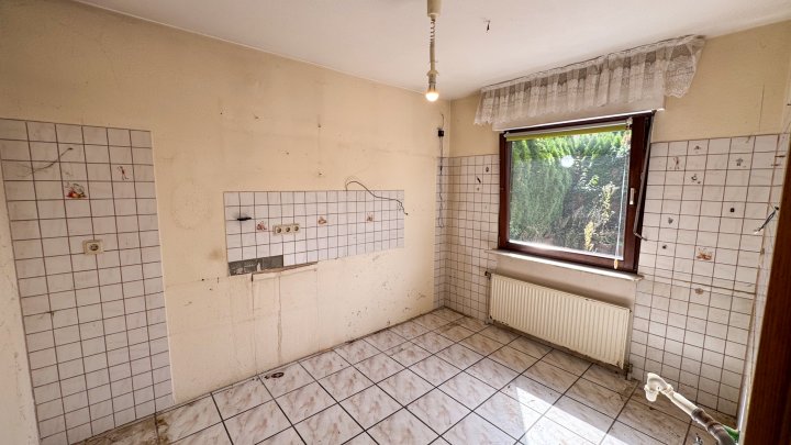 WOHNEN IN IXHEIM - Freistehendes Einfamilienhaus mit Garage und Terrasse in 66482 Zweibrücken