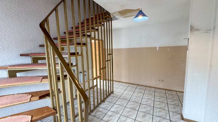 WOHNEN IN IXHEIM - Freistehendes Einfamilienhaus mit Garage und Terrasse in 66482 Zweibrücken