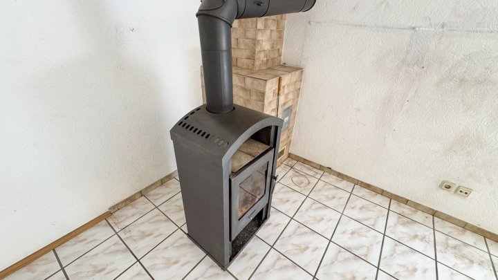 WOHNEN IN IXHEIM - Freistehendes Einfamilienhaus mit Garage und Terrasse in 66482 Zweibrücken