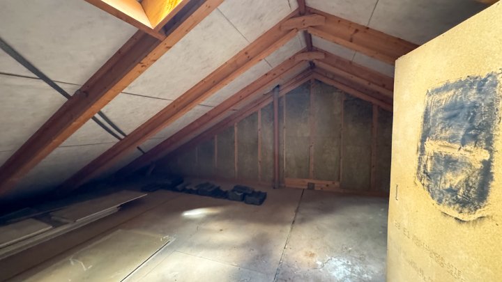 WOHNEN IN IXHEIM - Freistehendes Einfamilienhaus mit Garage und Terrasse in 66482 Zweibrücken