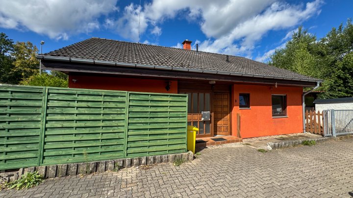 WOHNEN IN IXHEIM - Freistehendes Einfamilienhaus mit Garage und Terrasse in 66482 Zweibrücken