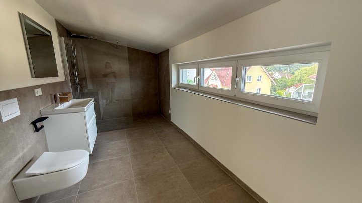 Neubau-Doppelhaushälfte in Zweibrücken: Wohnen am Jacobyberg im modernen Stil mit Garten