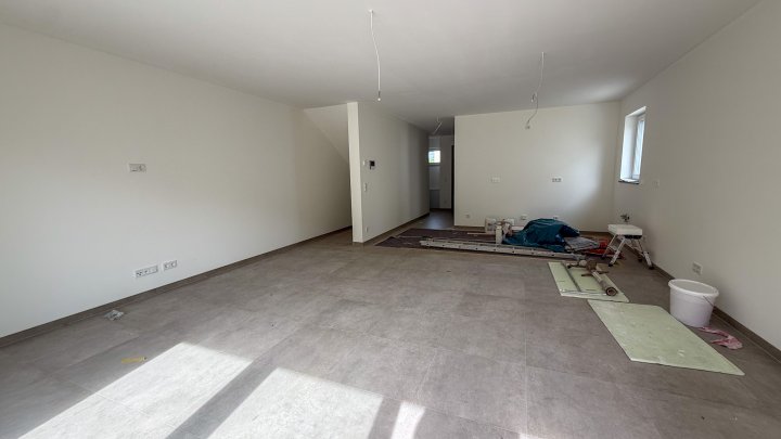 Neubau-Doppelhaushälfte in Zweibrücken: Wohnen am Jacobyberg im modernen Stil mit Garten