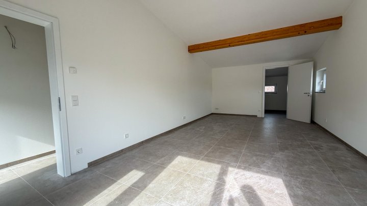 Neubau-Doppelhaushälfte in Zweibrücken: Wohnen am Jacobyberg im modernen Stil mit Garten