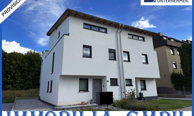 Neubau-Doppelhaushälfte in Zweibrücken: Wohnen am Jacobyberg im modernen Stil mit Garten