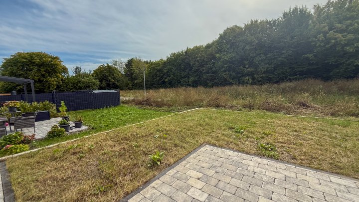 Neubau-Doppelhaushälfte in Zweibrücken: Wohnen am Jacobyberg im modernen Stil mit Garten