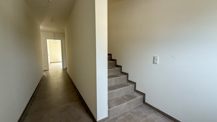 Neubau-Doppelhaushälfte in Zweibrücken: Wohnen am Jacobyberg im modernen Stil mit Garten