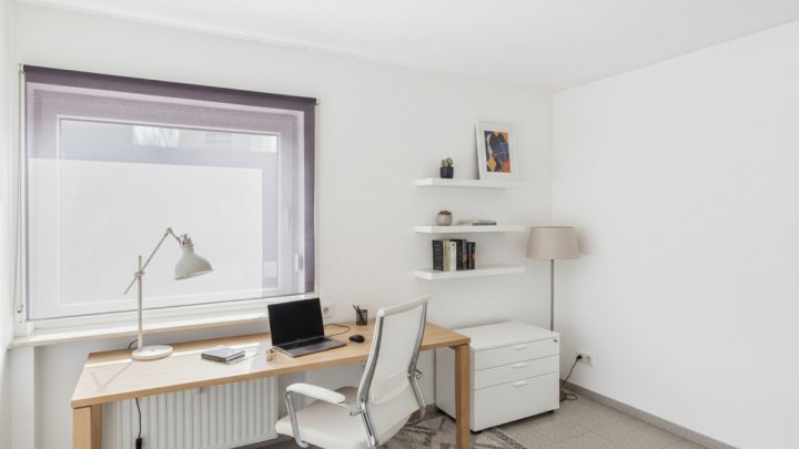 „Lichtdurchflutete Etagenwohnung mit Balkon und Garage in begehrter Südlage von St. Ingbert“