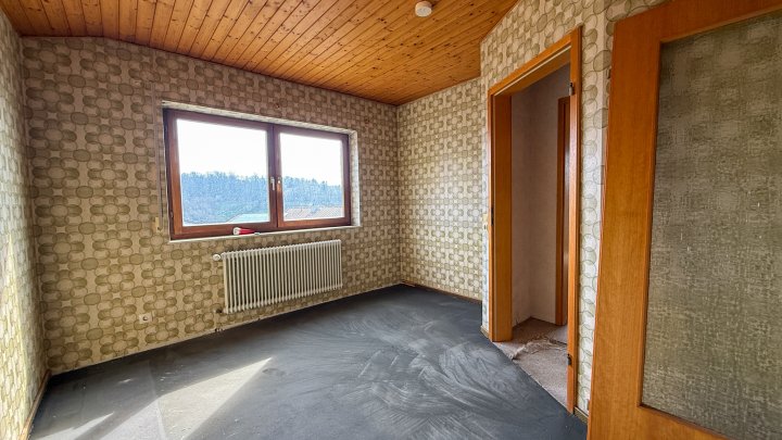 TOP-LAGE - Attraktives Einfamilienhaus mit ELW und Garten in Bestlage von Zweibrücken- Ernstweiler