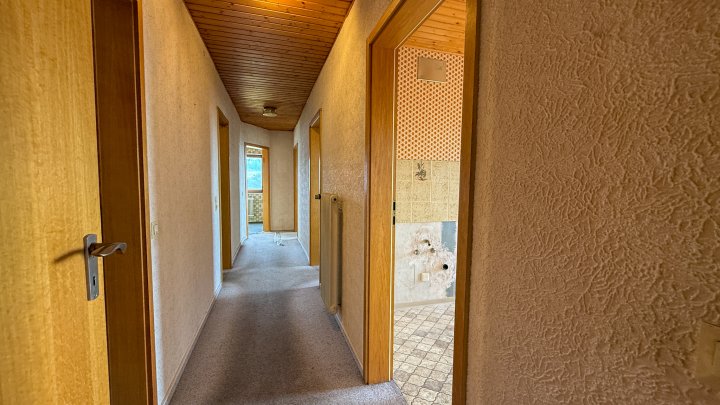 TOP-LAGE - Attraktives Einfamilienhaus mit ELW und Garten in Bestlage von Zweibrücken- Ernstweiler