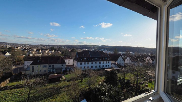 RUHIGE LAGE - Attraktive 2,5 - ZKB Dachgeschosswohnung in Zweibrücken-Ernstweiler