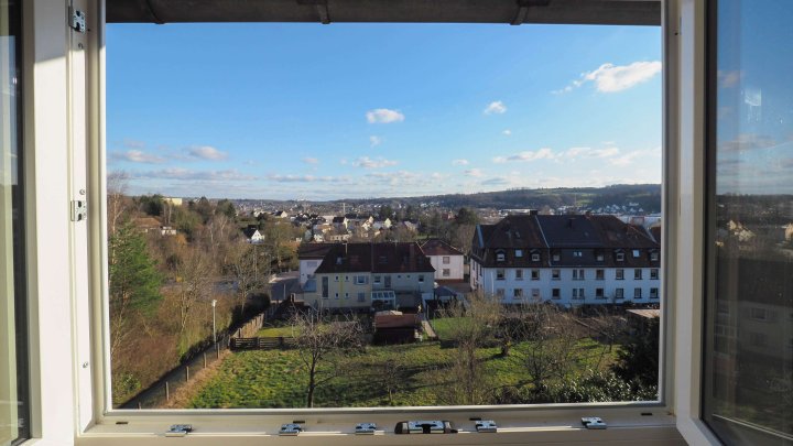 RUHIGE LAGE - Attraktive 2,5 - ZKB Dachgeschosswohnung in Zweibrücken-Ernstweiler