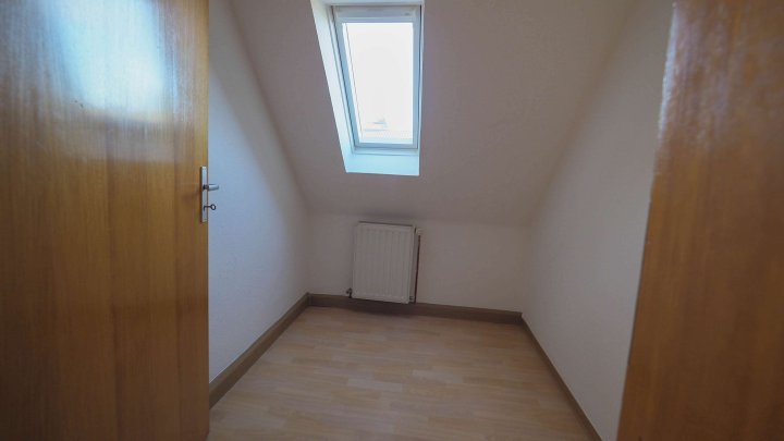 RUHIGE LAGE - Attraktive 2,5 - ZKB Dachgeschosswohnung in Zweibrücken-Ernstweiler