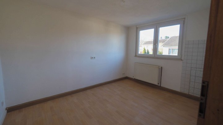 RUHIGE LAGE - Attraktive 2,5 - ZKB Dachgeschosswohnung in Zweibrücken-Ernstweiler
