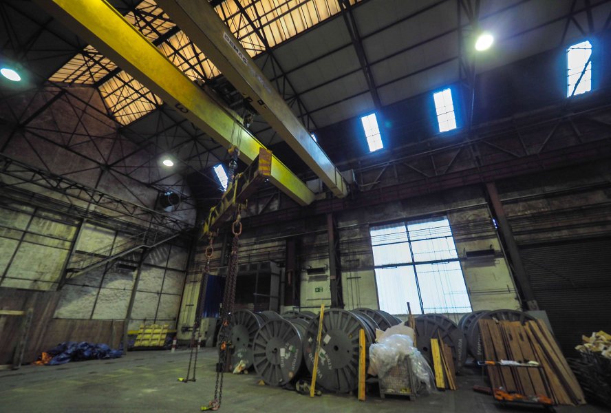 Industriehalle mit Kranbahn