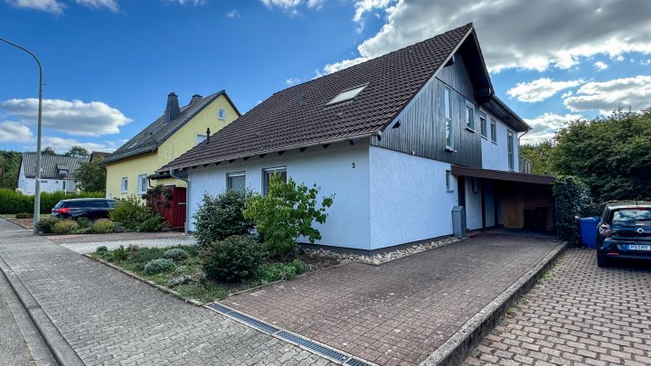 DIREKT BEZIEHBAR - Freist. 2-Fam. Haus mit großem Garten in 66509 Rieschweiler-Mühlbach