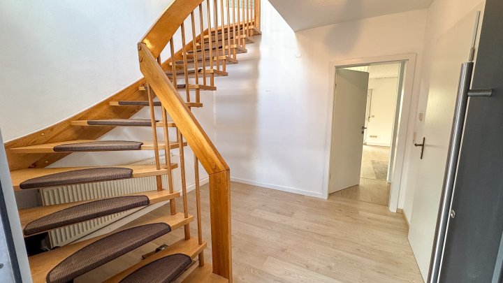DIREKT BEZIEHBAR - Freist. 2-Fam. Haus mit großem Garten in 66509 Rieschweiler-Mühlbach