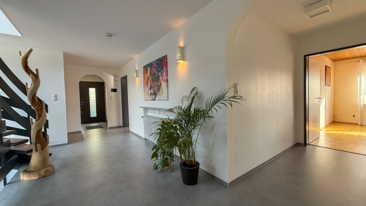 WOHNTRAUM - Hochwertig modernisiertes EFH mit Garten in bester Lage von Zweibrücken- Niederauerbach