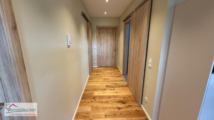 GRENZE LUXEMBURG: WOHNHAUS/ GEHOBENE AUSSTATTUNG/ SICHT INS GRÜNE