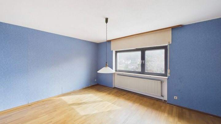 MERZIG: EINFAMILIENHAUS IN RUHIGER WOHNLAGE MIT GARAGE UND EIGENEM WALDSTÜCK