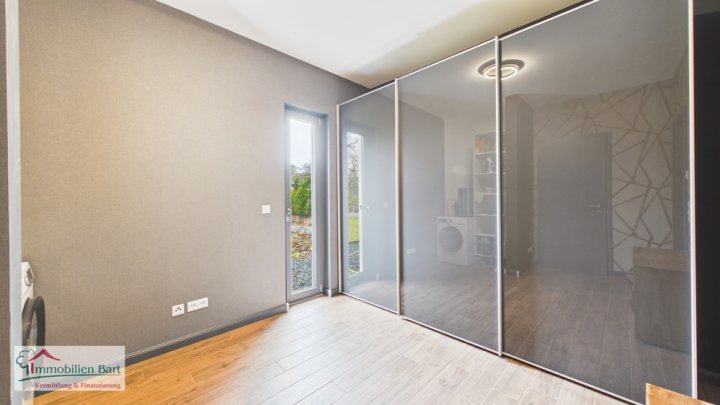 NEUWERTIGES, EXKLUSIVES WOHNHAUS IN TOP WOHNLAGE VON SERRIG (BEI SAARBURG)