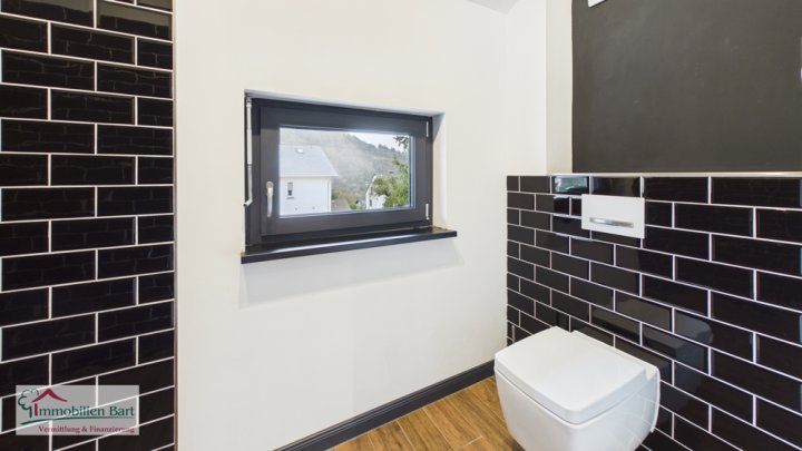 NEUWERTIGES, EXKLUSIVES WOHNHAUS IN TOP WOHNLAGE VON SERRIG (BEI SAARBURG)