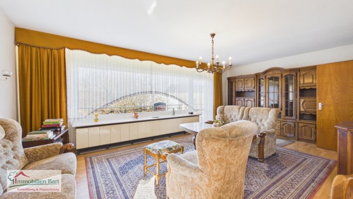 GRENZE LUXEMBURG: 5 SCHLAFZIMMER / 2 BÄDER / 3 GARAGEN IN PERL-BESCH!