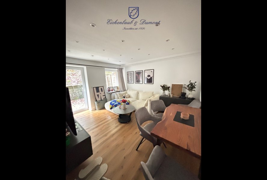 Wohnzimmer mit Ausgang Terrasse