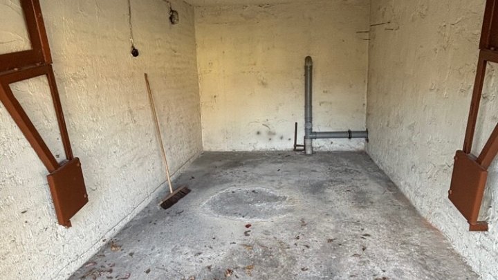 Hochwertig renovierte 2-ZKB mit EBK, Terrasse + Garage, sofort verfügbar