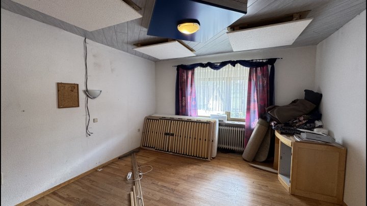 Sanierungsbedürftiges Einfamilienhaus in ruhiger Lage von Beckingen - Erbringen