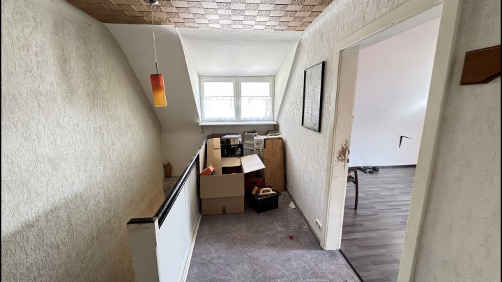 Sanierungsbedürftiges Einfamilienhaus in ruhiger Lage von Beckingen - Erbringen