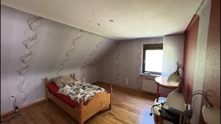 Sanierungsbedürftiges Einfamilienhaus in ruhiger Lage von Beckingen - Erbringen