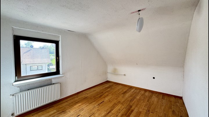 Sanierungsbedürftiges Einfamilienhaus in ruhiger Lage von Beckingen - Erbringen