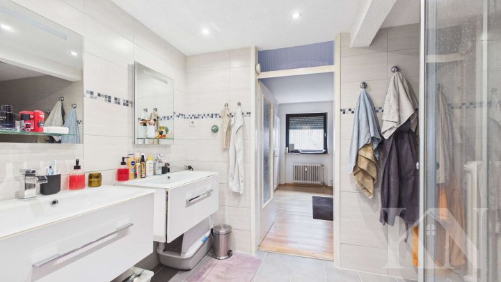 Top-Lage: Erdgeschosswohnung mit Balkon, TG-Stellplatz & Wellnessbereich in Saarbrücken-Rotenbühl