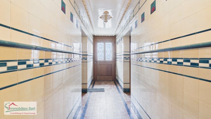 GRENZE LUXEMBURG: BAUERNHAUS MIT GROßEN STALLUNGEN AUF 13 AR!