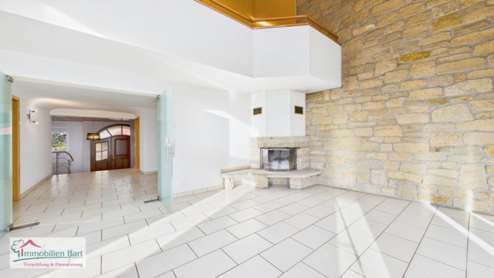 GRENZNÄHE: GEPFLEGTES 228 M² WOHNHAUS MIT TOP FERNSICHT!