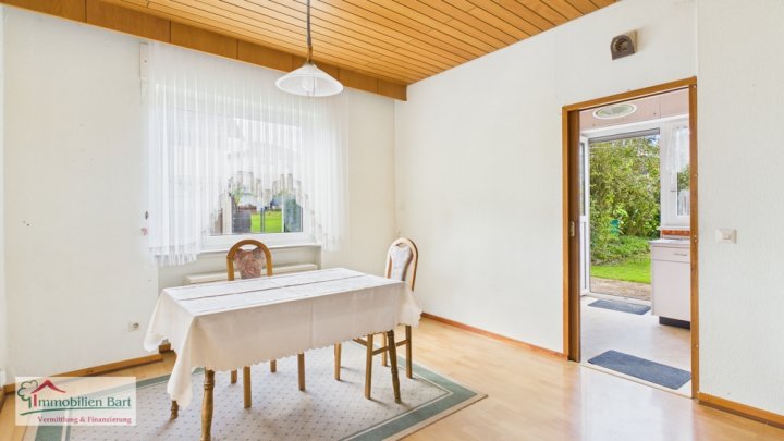 GRENZNÄHE: FREISTND. WOHNHAUS / 200 M² WFL. / GARTEN + GARAGE IN TOP WOHNLAGE