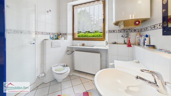 GRENZE L-SCHENGEN: GEPFLEGTES WOHNHAUS MIT GARTEN UND GARAGE