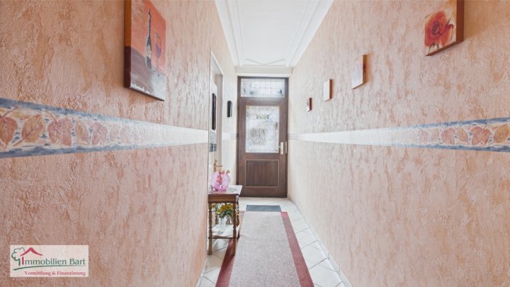 GRENZE L-SCHENGEN: GEPFLEGTES WOHNHAUS MIT GARTEN UND GARAGE