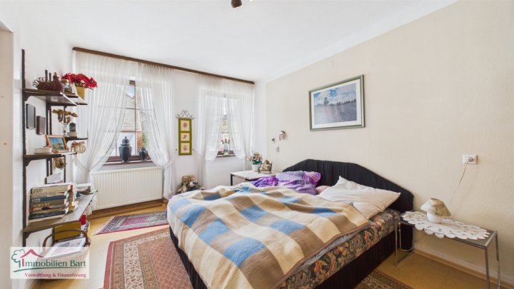 GRENZE L-SCHENGEN: GEPFLEGTES WOHNHAUS MIT GARTEN UND GARAGE