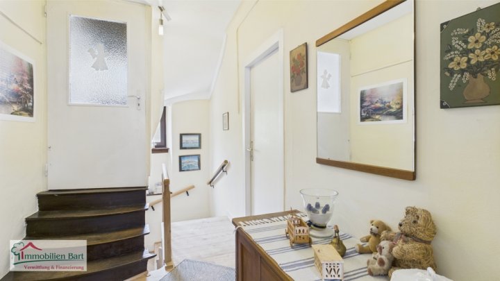 GRENZE L-SCHENGEN: GEPFLEGTES WOHNHAUS MIT GARTEN UND GARAGE