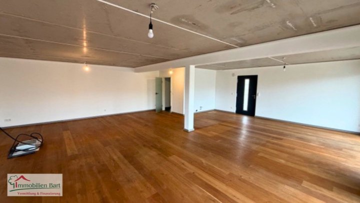 HALLEN UND BÜROS / 538 M² NUTZFLÄCHE / GRENZE L-REMICH/SCHENGEN