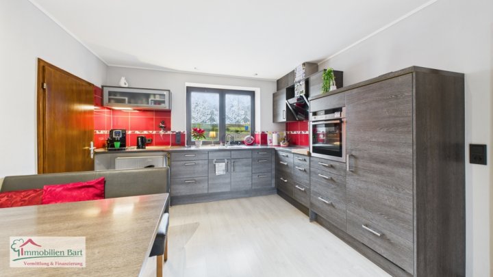 METTLACH-NOHN: WOHNHAUS MIT 2 WOHNUNGEN / GARAGE / GARTEN IN RUHIGER WOHNLAGE!